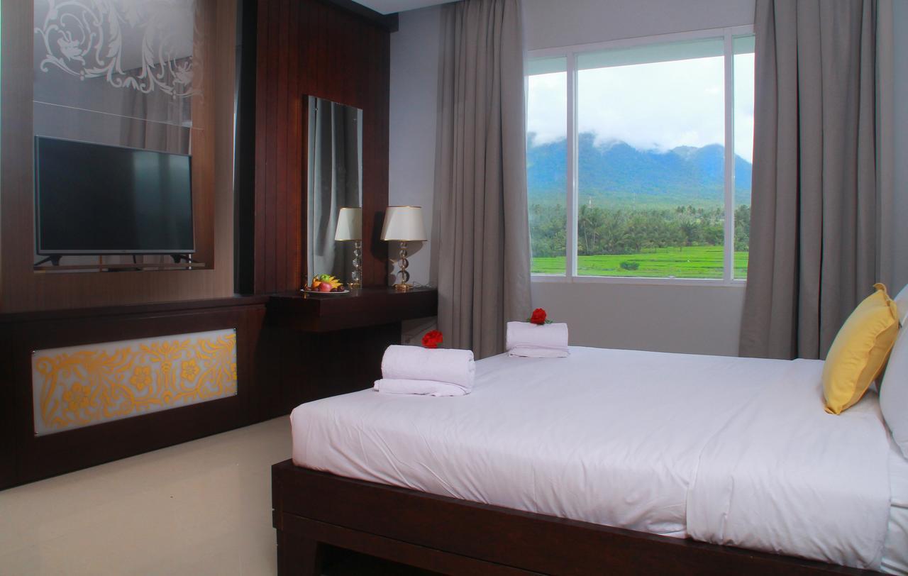 Sutanraja Hotel Kotamobagu 外观 照片